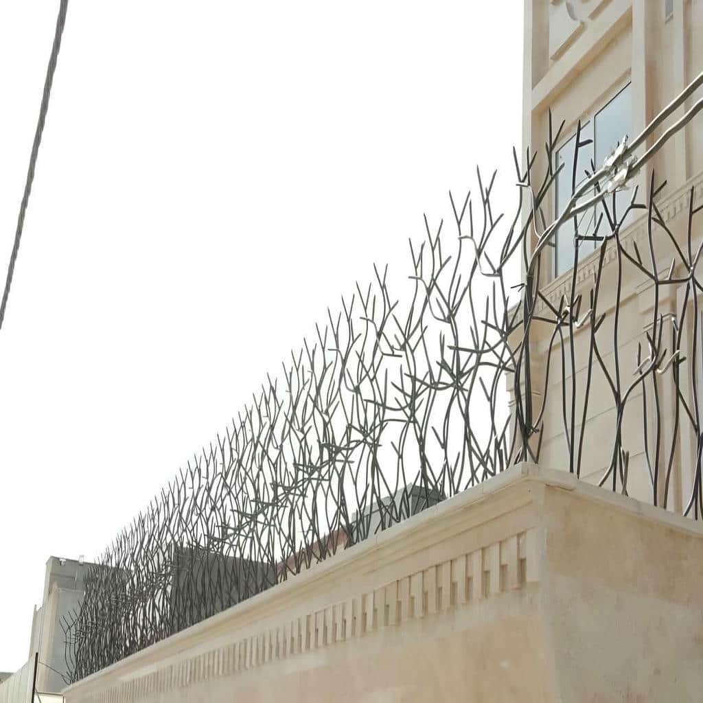 حفاظ دیوار فلزی ردیفی با مدل عمودی