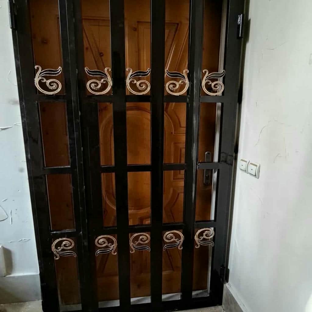 تعمیر حفاظ درب آپارتمان ضد دیلم و تنظیم زبانه
