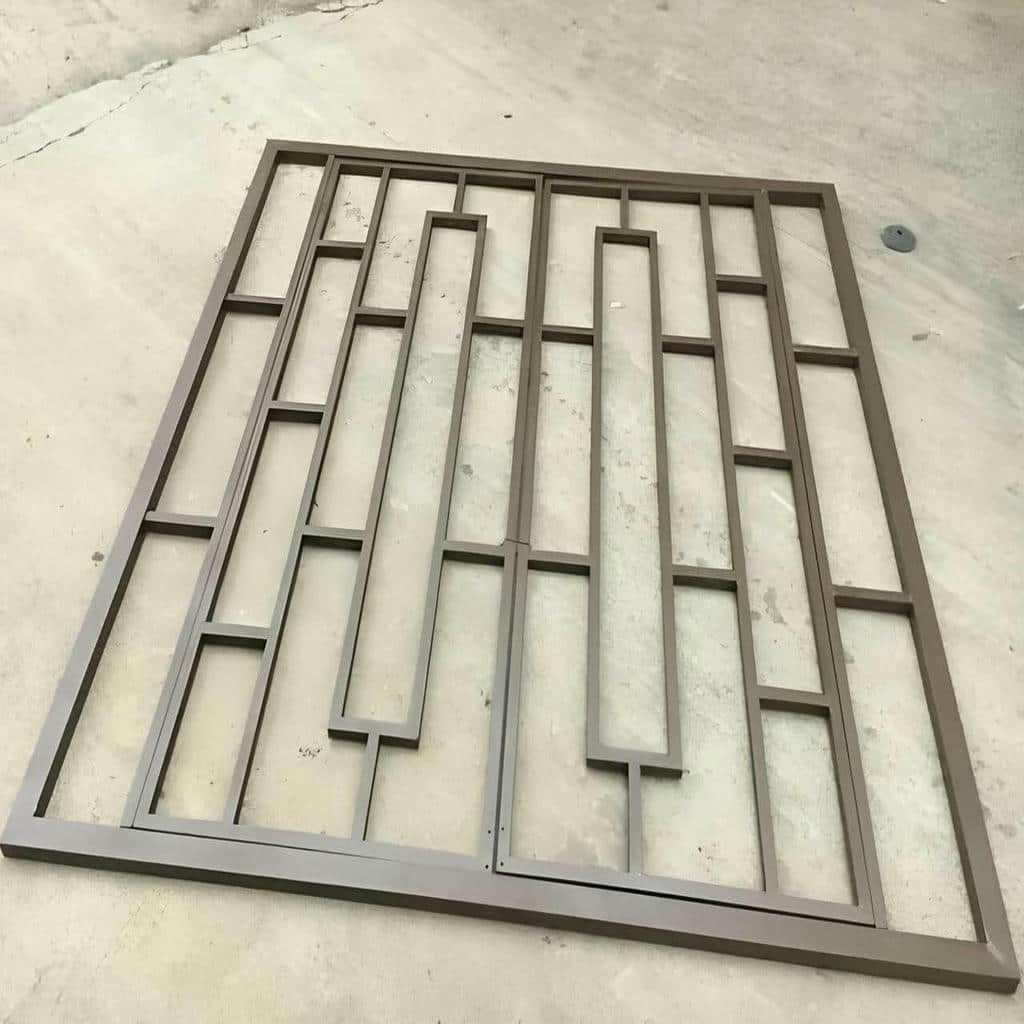 خرید حفاظ پنجره شیک قاب دار برای نمای مدرن