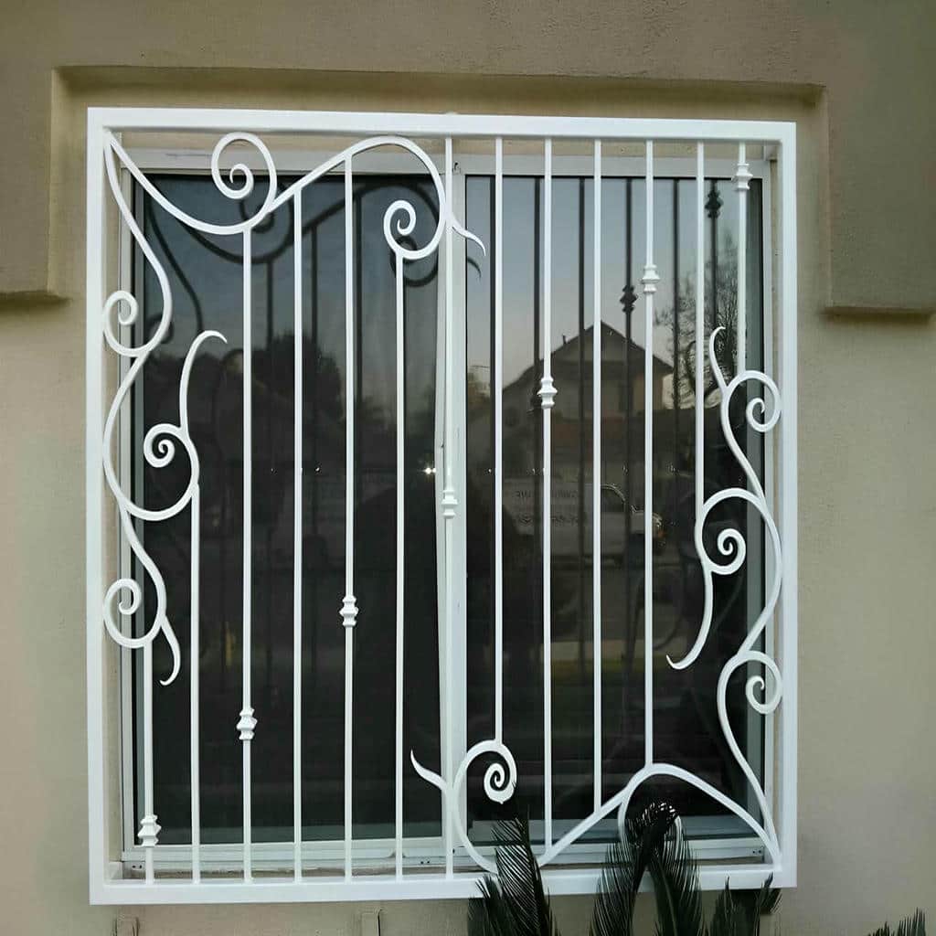 نصب حفاظ پنجره بالکن تراس روی دیوار مقاوم