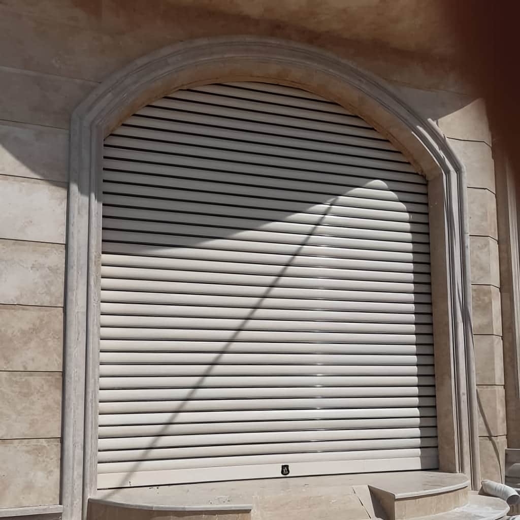 خرید کرکره برقی ویلا ریموت دار برای ورودی پارکینگ