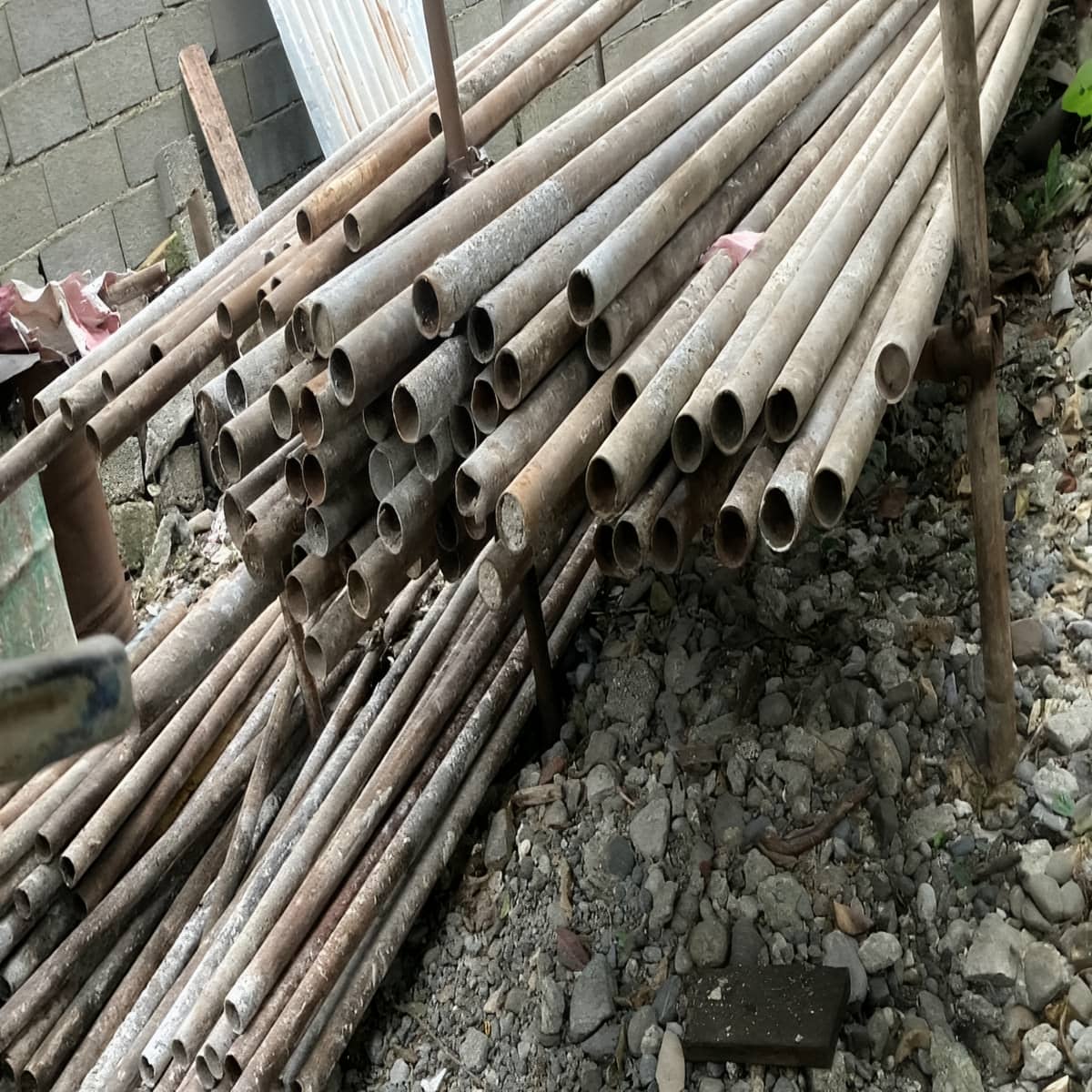 لوله داربست دست دوم با بدنه صاف و بدون خمیدگی لوله داربست دست دوم با بدنه صاف و بدون خمیدگی