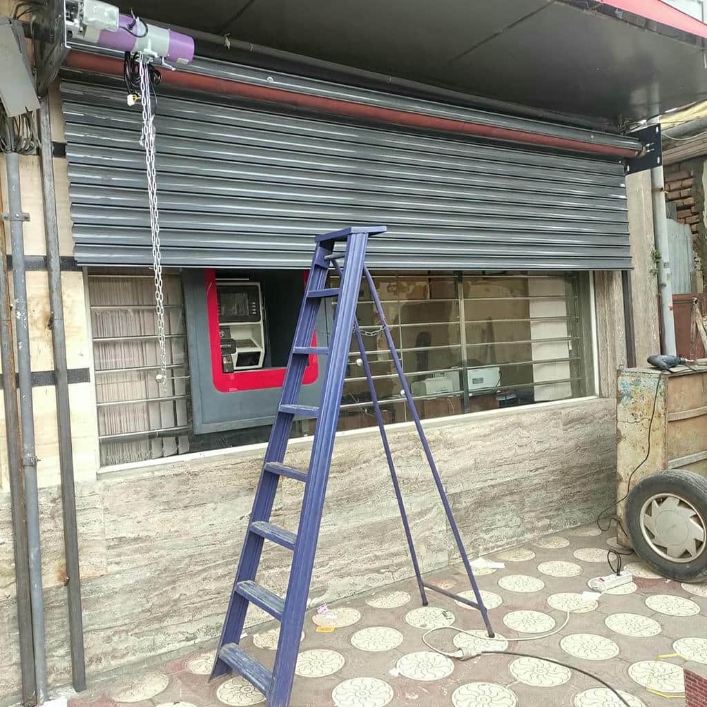 کرکره برقی درب های تجاری با ریل تراز شده کرکره برقی درب های تجاری با ریل تراز شده
