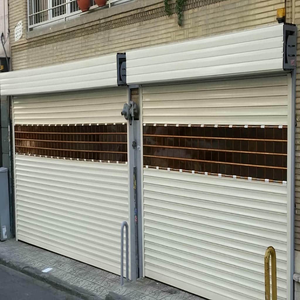قیمت کرکره برقی رنگی نمای فروشگاه وابسته به رنگ و تیغه