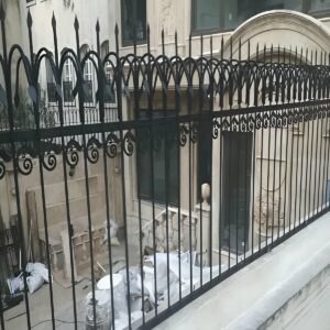 حفاظ سرنیزه ای فلزی مقاوم و کلاسیک برای تاج دیوار