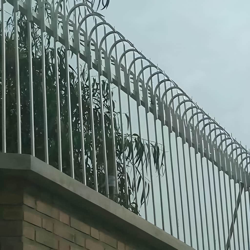 تولید حفاظ دیوار ویلایی مدرن طرح نیزه با پروفیل فلزی