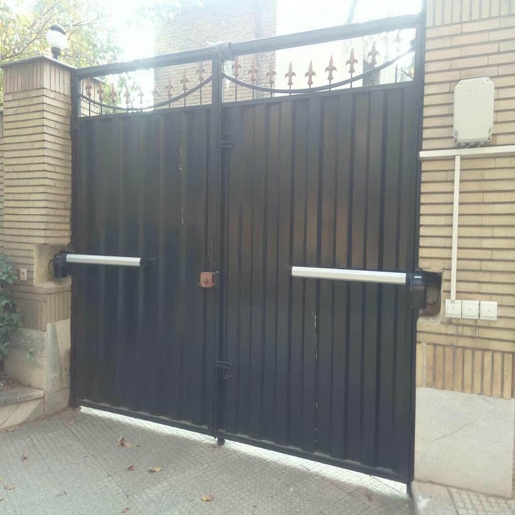 درب برقی لولایی حیاط با جک بازویی قدرتمند