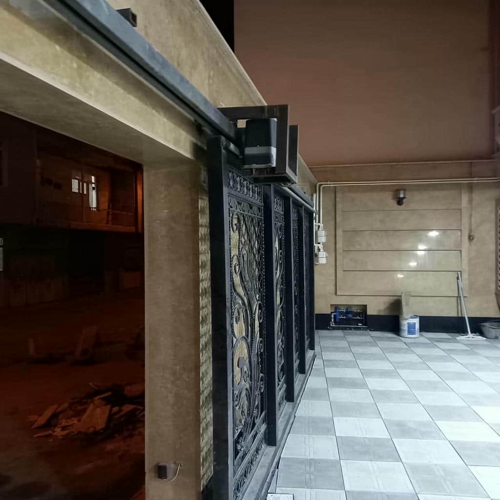 درب ریلی اتوماتیک حیاط با موتور کشویی قدرتمند