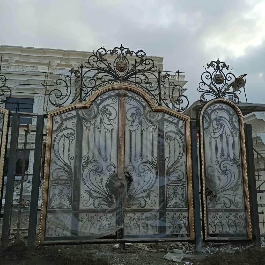 درب پارکینگ فلزی نمای ساختمان با رنگ کوره ای مقاوم