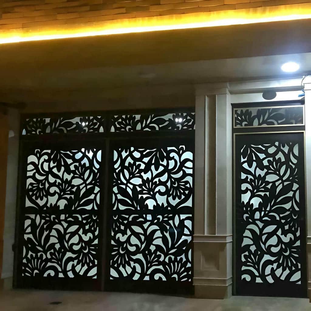 11 طرح درب پارکینگ با شاسی فلزی تقویت شده