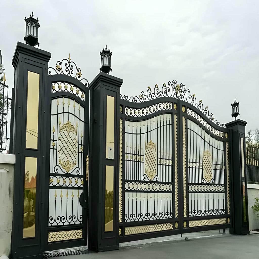 درب فلزی پارکینگ دو لنگه با پوشش ضد زنگ برای دوام بیشتر