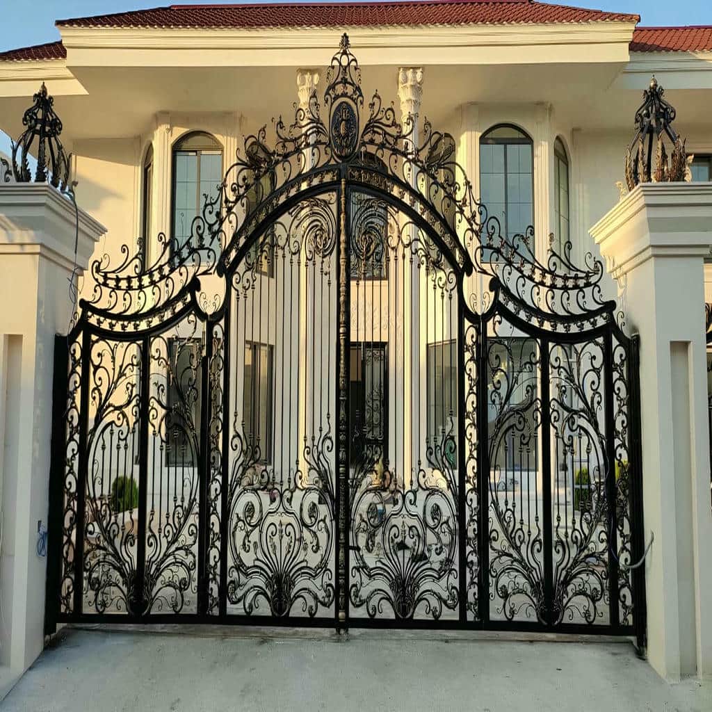 درب حیاط برش لیزری هندسی با طرح لوزی برای ورودی مدرن
