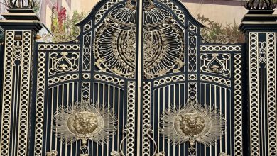 درب حیاط برش لیزری هندسی با الگوی مربع و رنگ مشکی مات