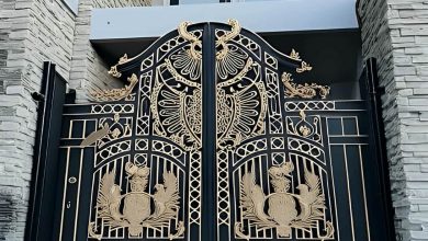 درب حیاط مشبک نورگیر با قاب آهنی مقاوم و رنگ مشکی مات