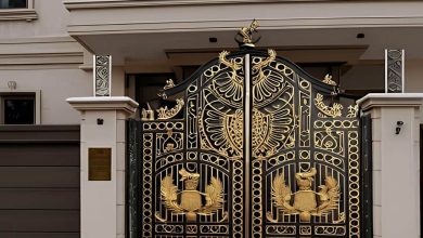 درب حیاط کتیبه دار با قاب آهنی مقاوم و رنگ مشکی مات