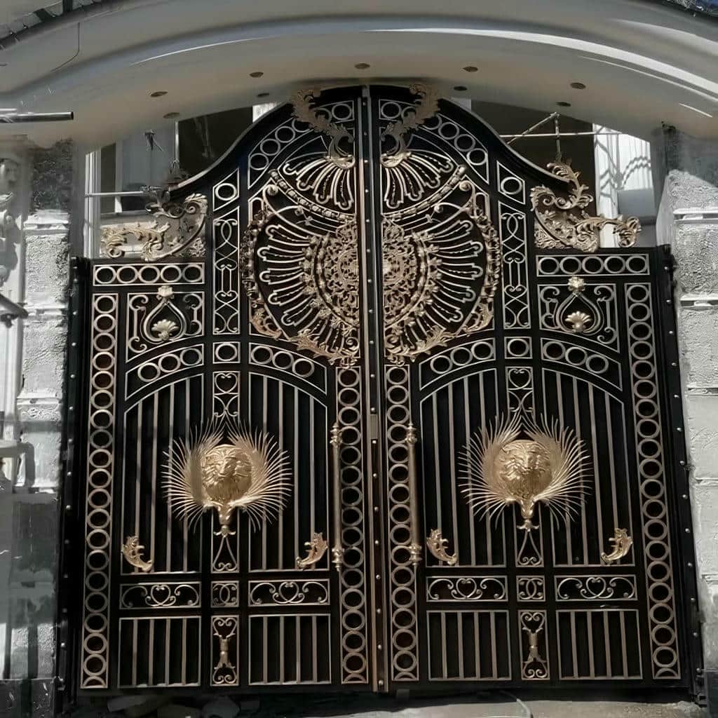 درب پارکینگ طرح چوب ترموود مدرن با شاسی فلزی مقاوم