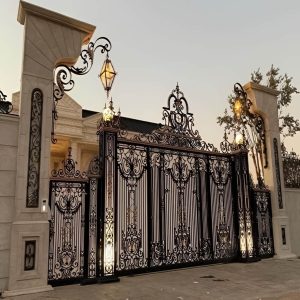 درب پارکینگ دو لنگه عریض با رنگ مشکی و طرح ساده