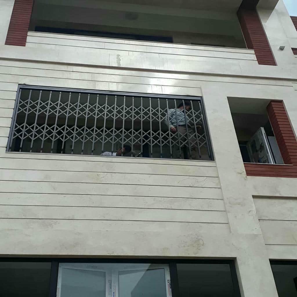 ابعاد سفارش نرده پنجره فرفورژه گل دار با طرح سفارشی