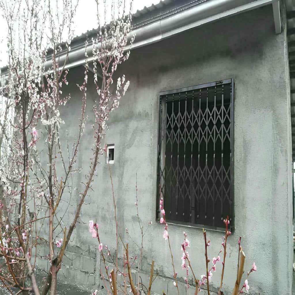 قیمت نرده پنجره فرفورژه گل دار بر اساس