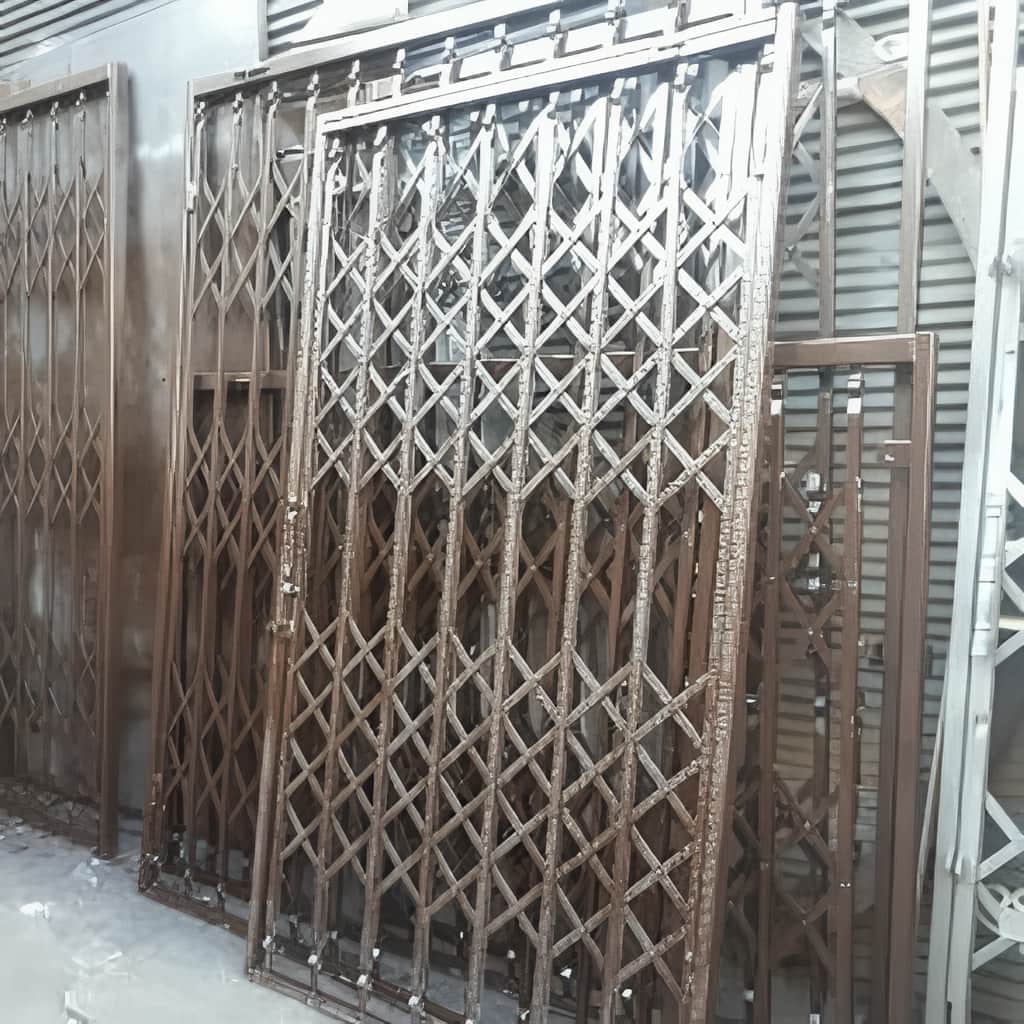 درب آکاردئونی ضد سرقت با قفل ایمنی مقاوم روی ورودی خرید درب آکاردئونی ضد سرقت با بررسی نکات فنی
