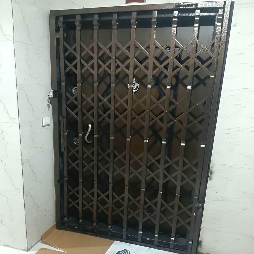 حفاظ کرکره ای طرح دار ساختمان