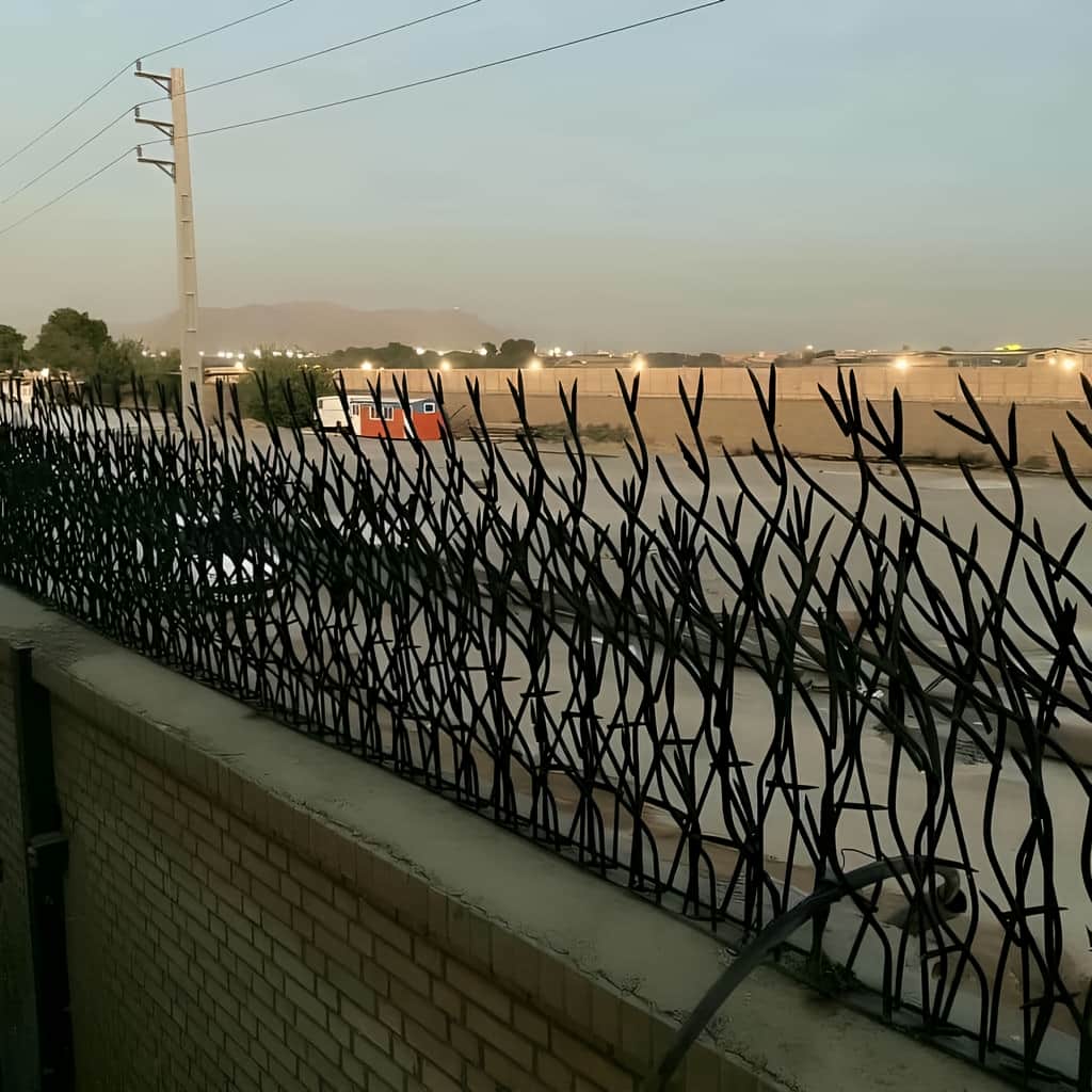 حفاظ بوته ای با شاخه های فلزی متراکم