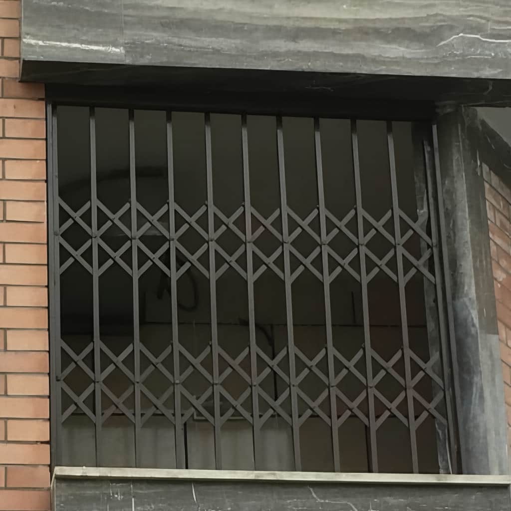 حفاظ پنجره متحرک با طراحی کلاسیک