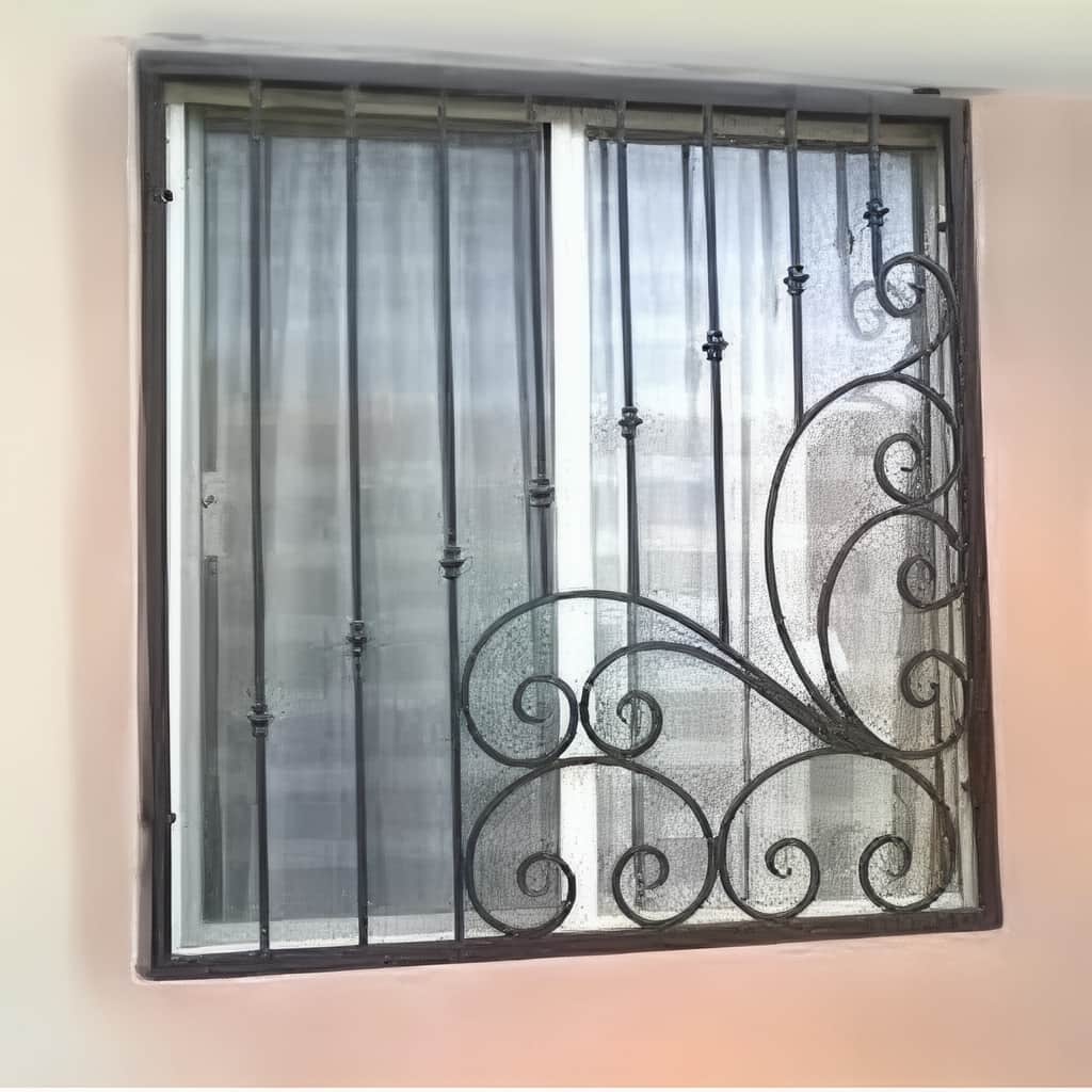 حفاظ پنجره فرفورژه با طرح تزئینی کلاسیک