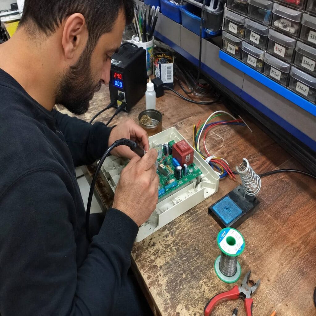 کرکره برقی اتوماتیک سفید