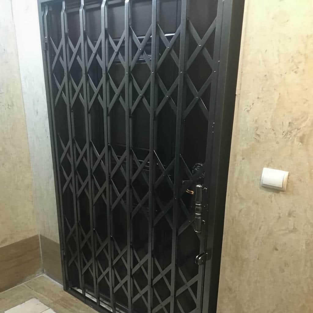 حفاظ پشت درب آپارتمان مدل آکاردئونی
