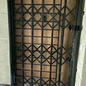 حفاظ متحرک فلزی ورودی ساختمان