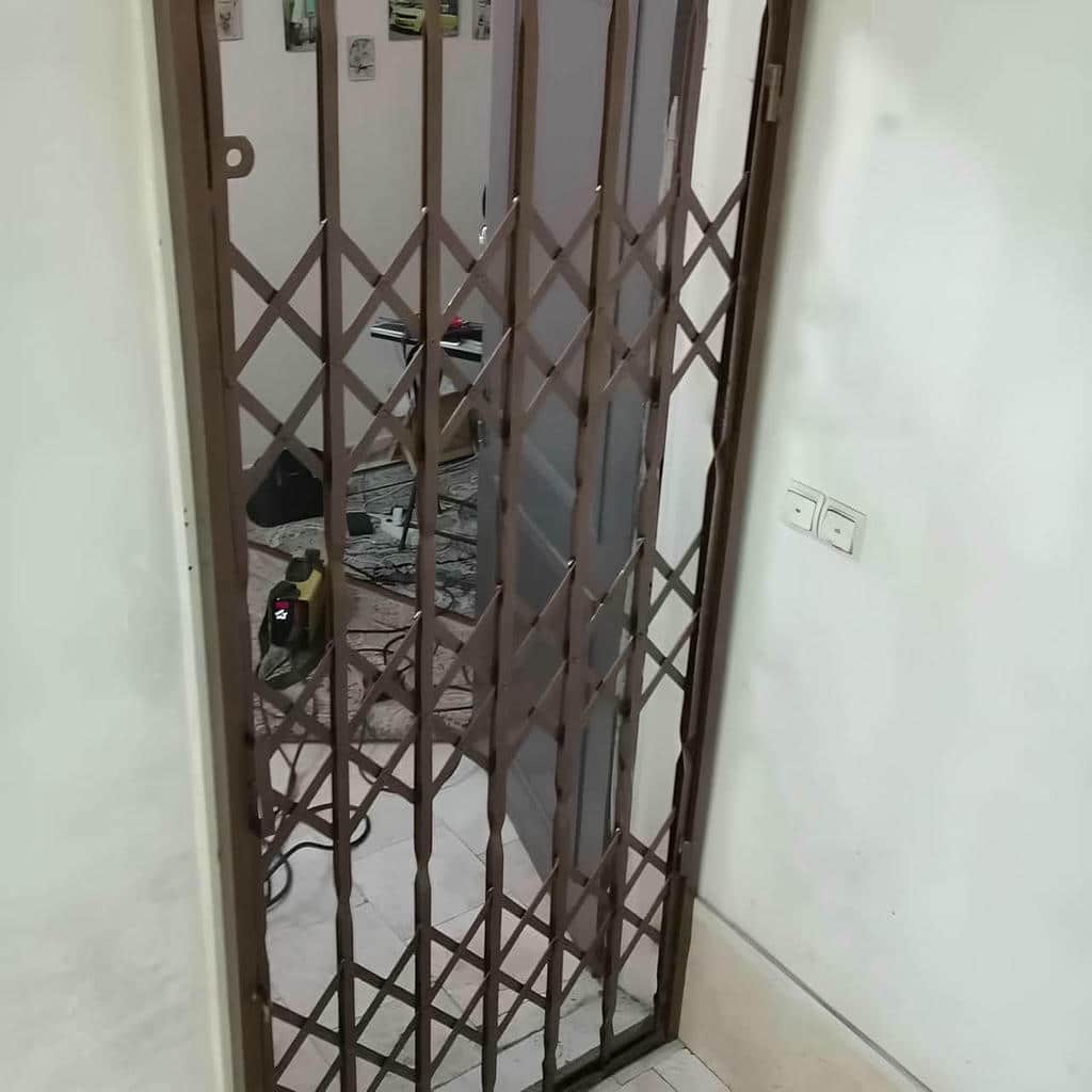 درب آکاردئونی ضد سرقت با قفل امنیتی