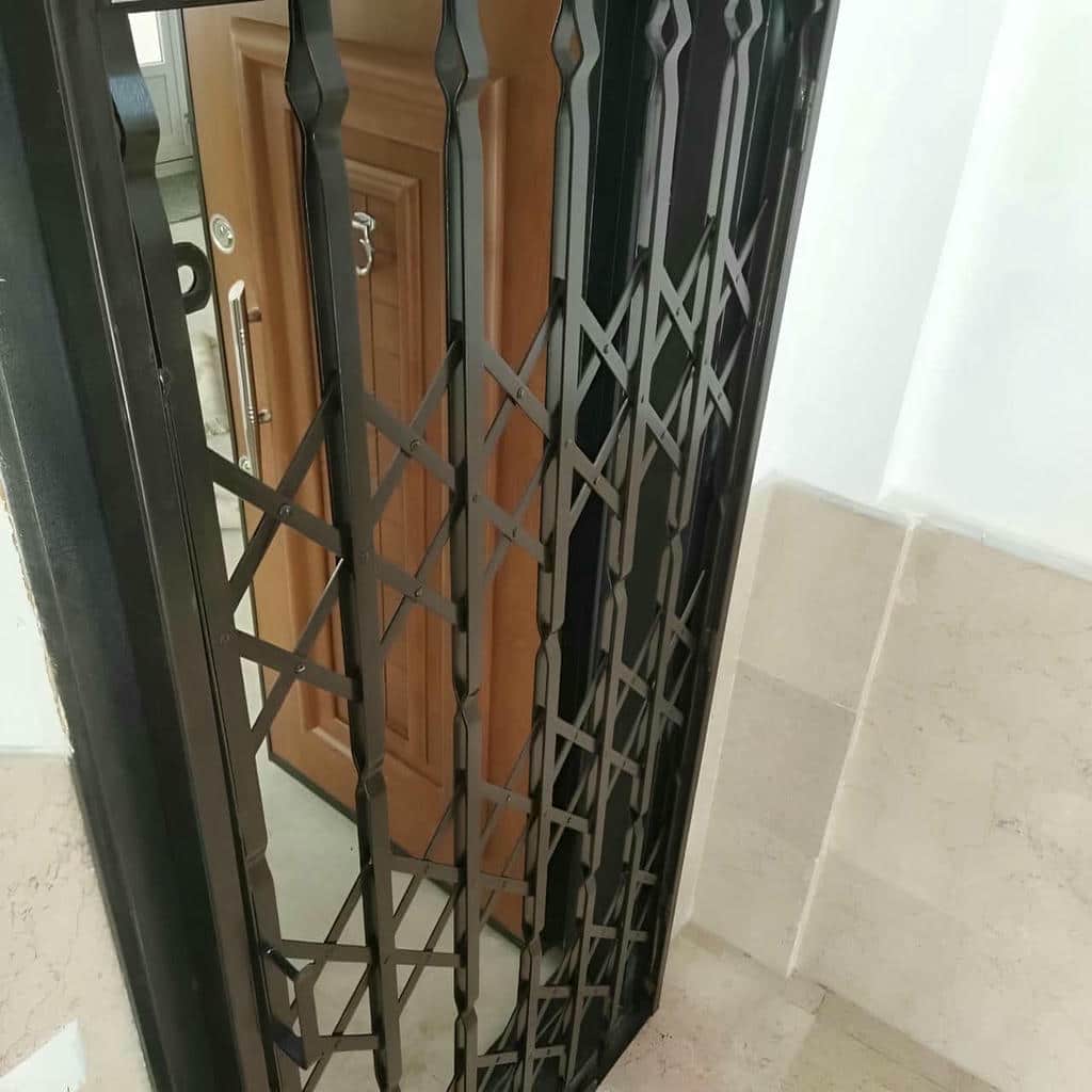 گارد درب آپارتمان با قطعات حرکتی باکیفیت