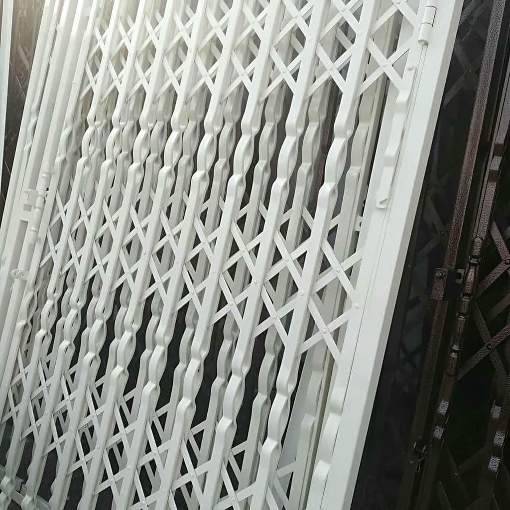 نرده آکاردئونی فلزی ورودی ساختمان