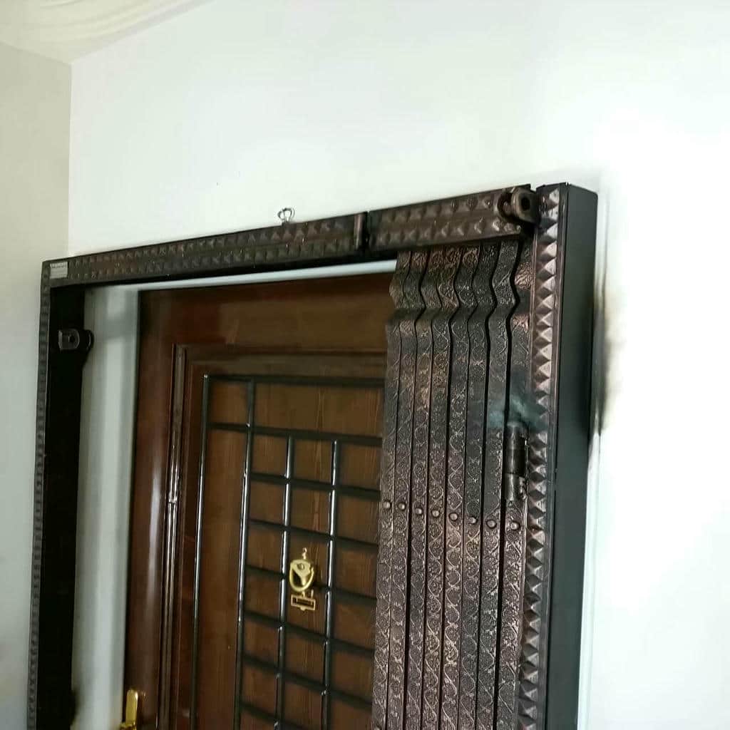 حفاظ درب ورودی متریال فلزی