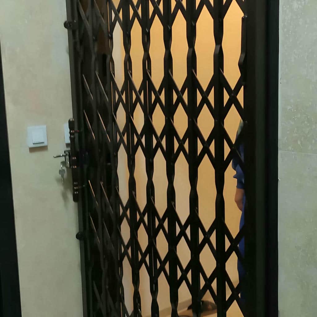 درب حفاظتی آپارتمان نمای مینیمال