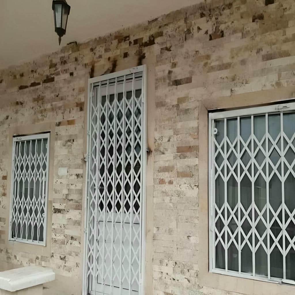 گارد درب آپارتمان مدل فلزی ورودی