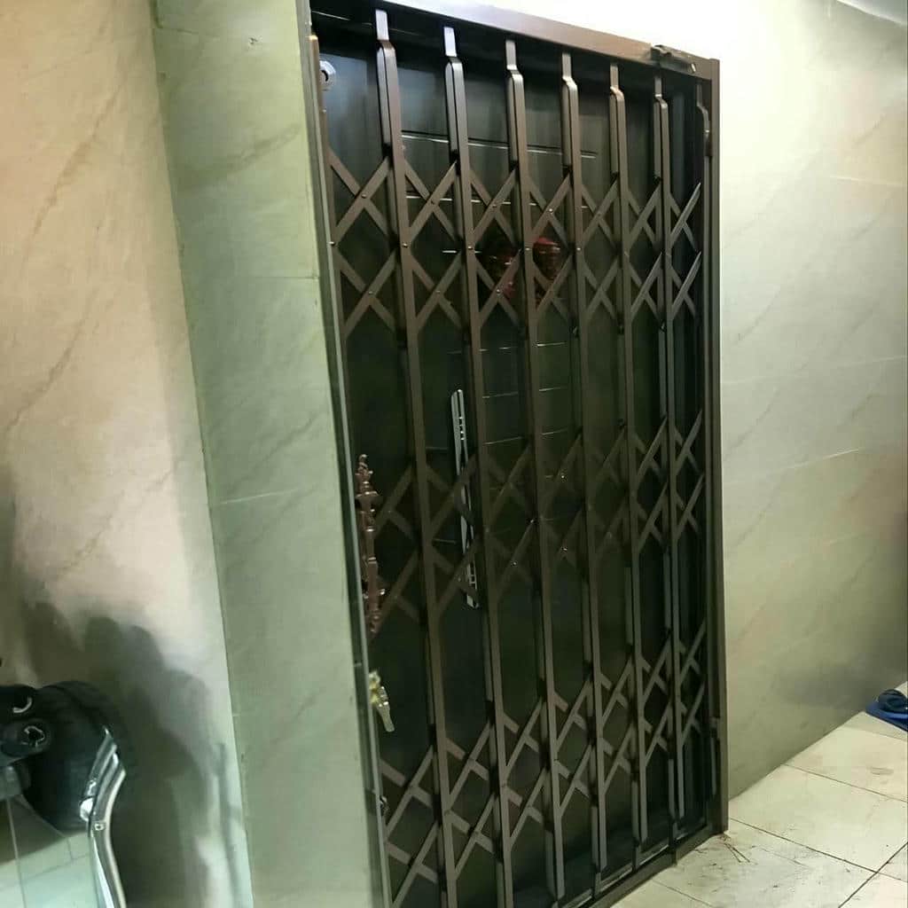 حفاظ آکاردئونی فلزی ورودی ساختمان