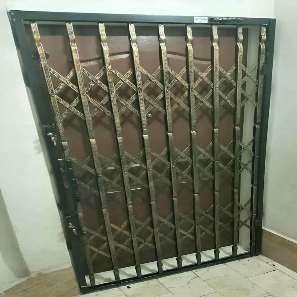 حفاظ درب ورودی با پوشش سطحی