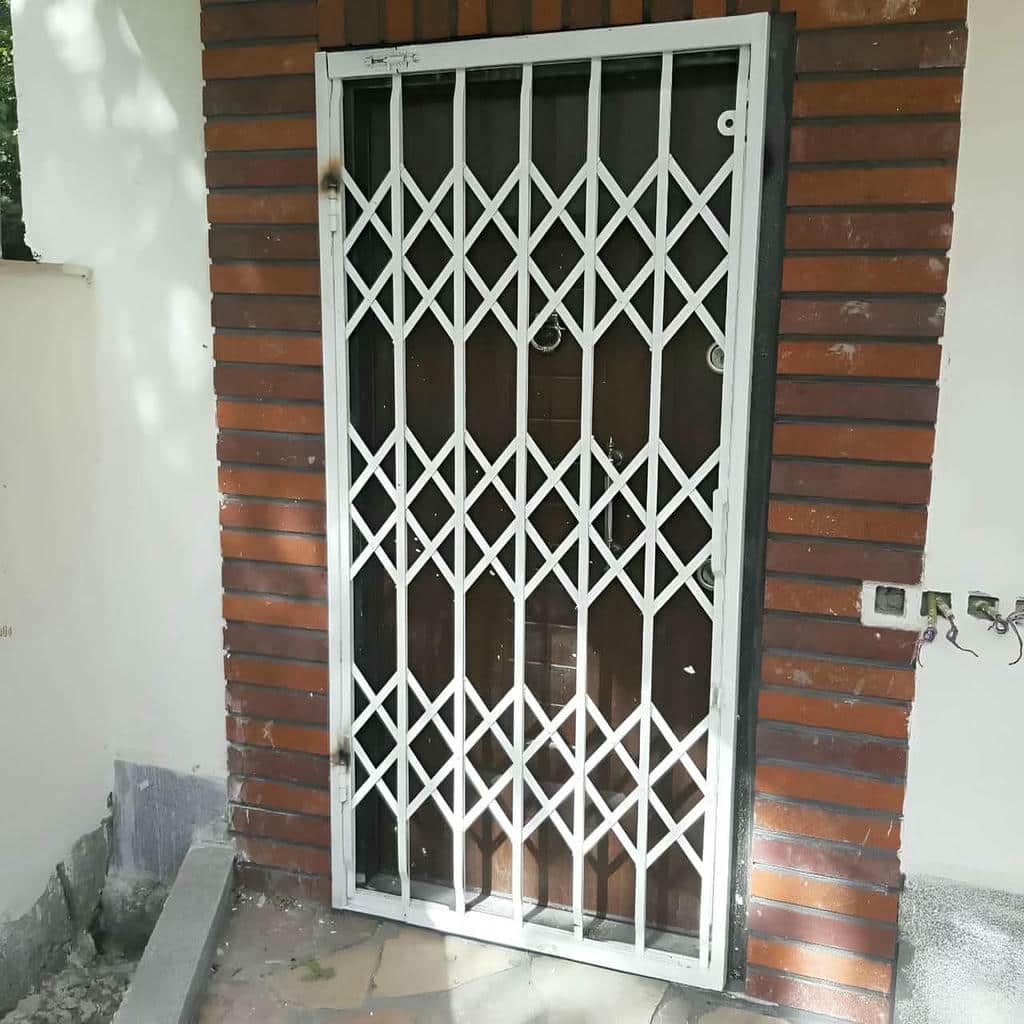 حفاظ کرکره ای ورودی مدرن حفاظ کرکره ای ورودی مدرن