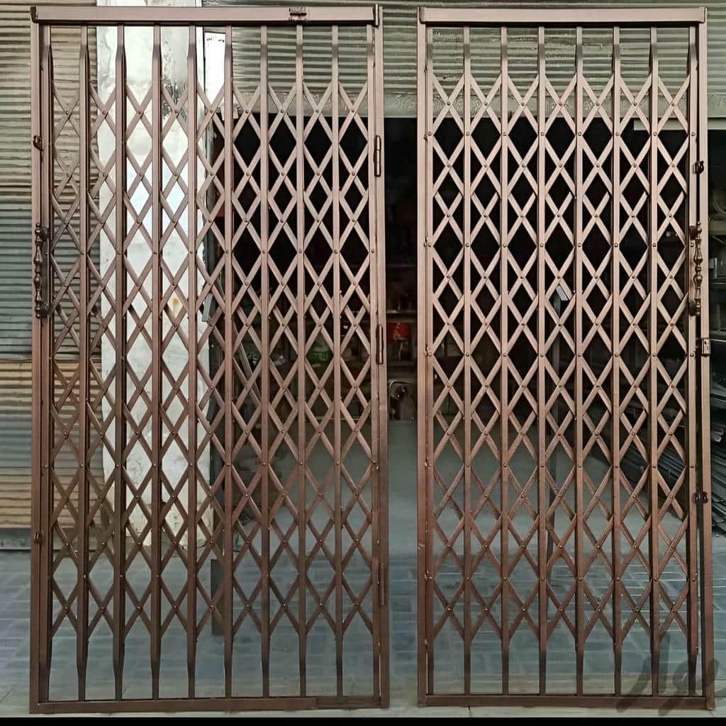 محافظ درب آپارتمان با طراحی ساده