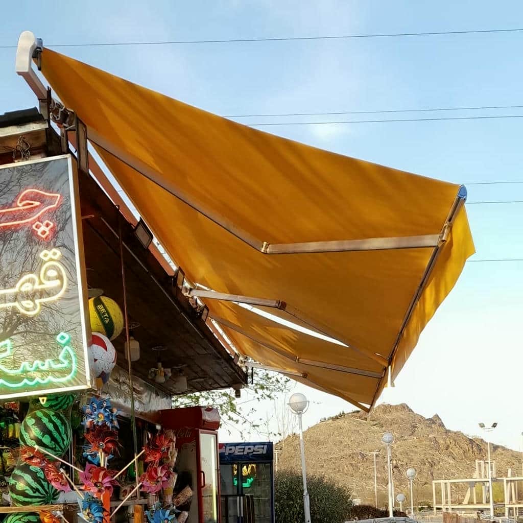 سایبان اتوماتیک بازویی مناسب فضای ویلایی با پوشش مقاوم
