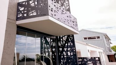نرده پله آپارتمان فلزی با طراحی کلاسیک