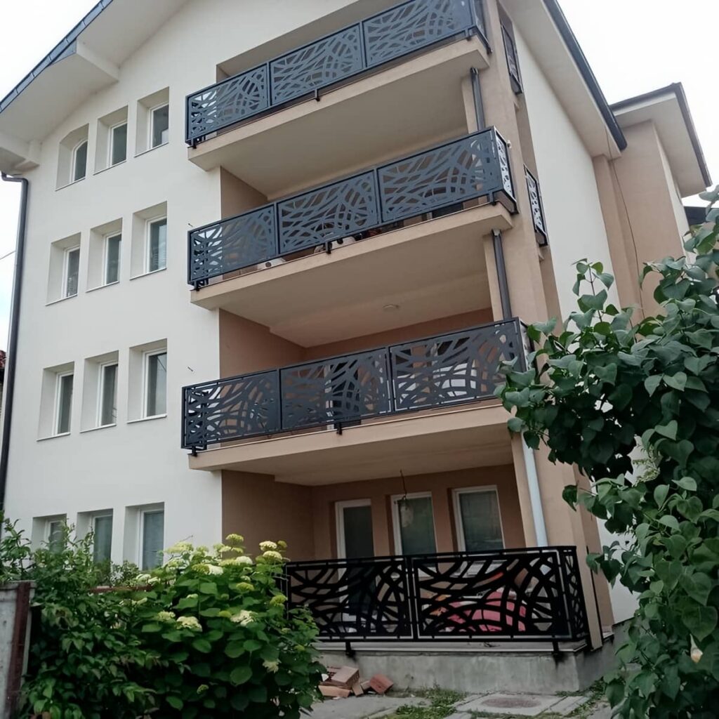 نرده کلاسیک بالکن فضای تراس
