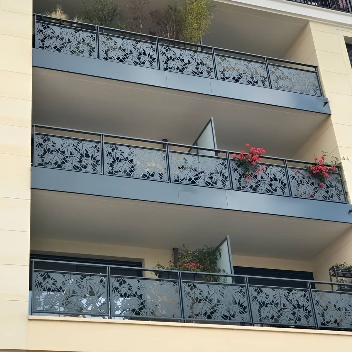 مرکز فروش و نصب نرده دوبلکس برای نگهداری آسان و سرویس تخصصی