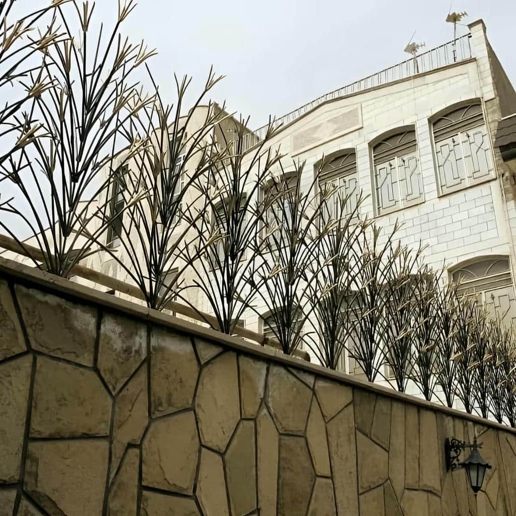 حفاظ روی دیوار حیاط سرنیزه ای حفاظ روی دیوار حیاط سرنیزه ای