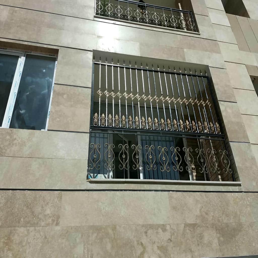 حفاظ پنجره فرفورژه مناسب نمای قدیمی