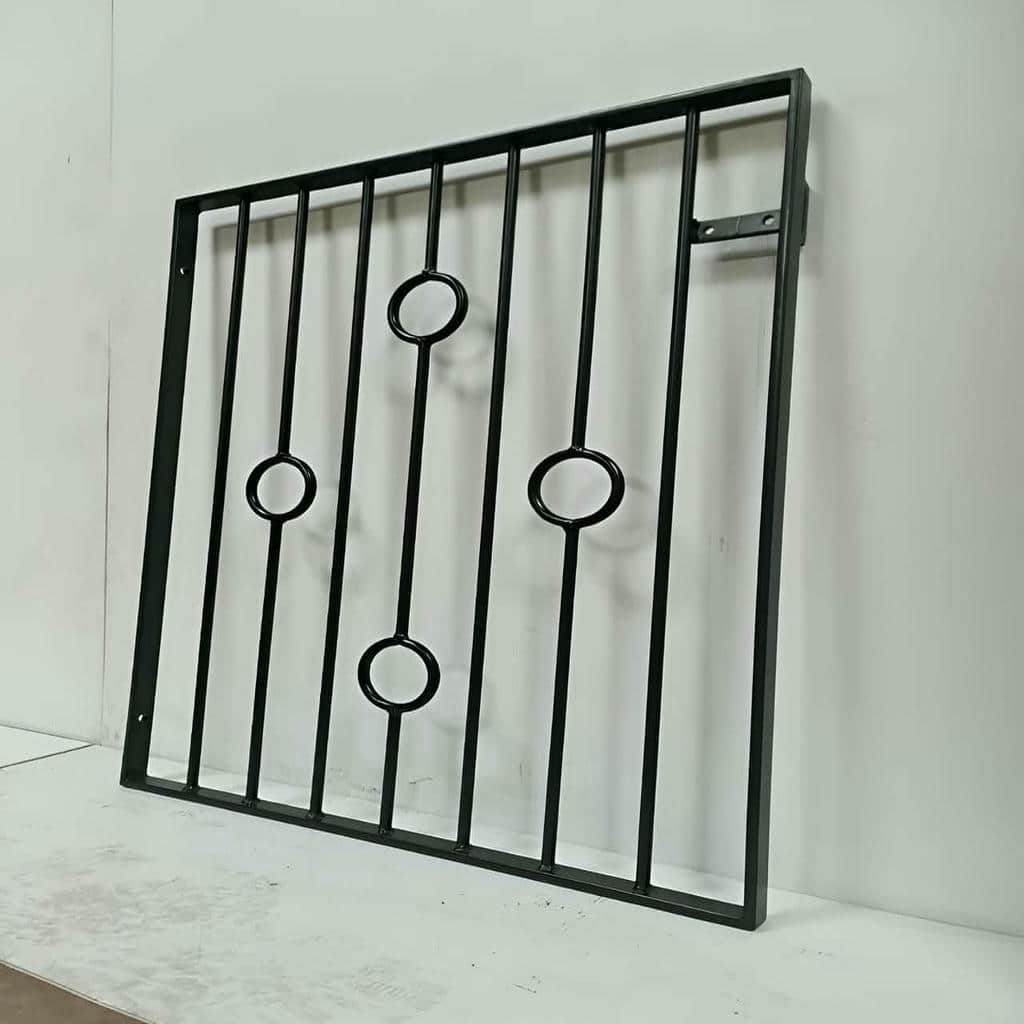 نرده پنجره فرفورژه با طرح کلاسیک سفارشی