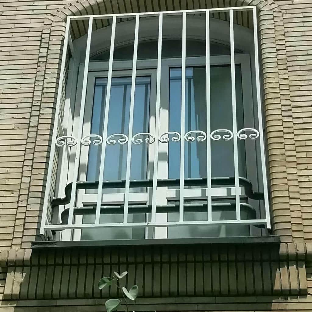 حفاظ پنجره گلنرده با پوشش رنگ