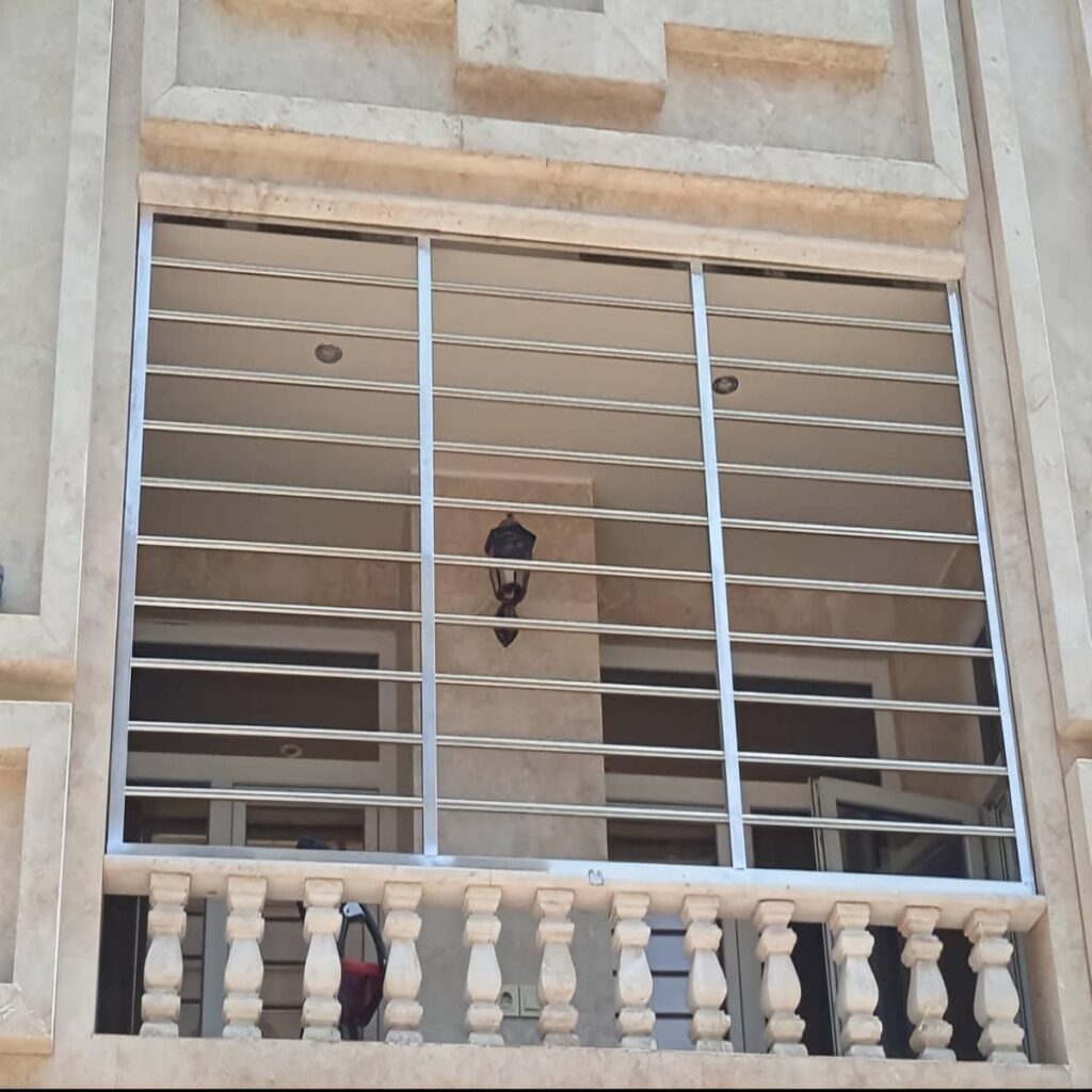 نرده کلاسیک بالکن رنگ شده